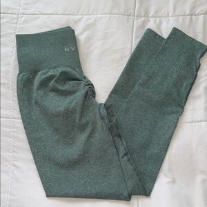 NVGTN SCRUNCH Seamless leggings Sage green